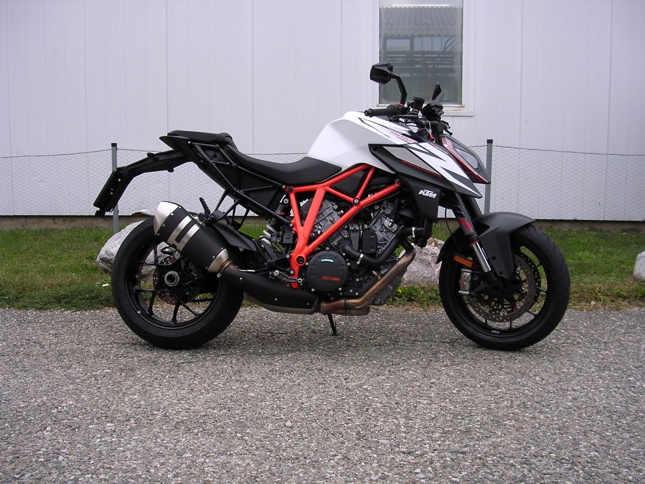 KTM 1290 Super Duke weiss 2019