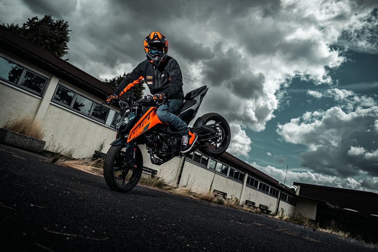 DUKE RACER